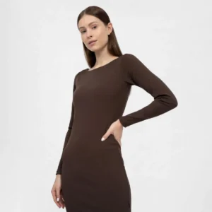 Damska sukienka dzianinowa 4F 4FAW22TDREF057 brązowa dopasowana rozmiar M (XS/S)